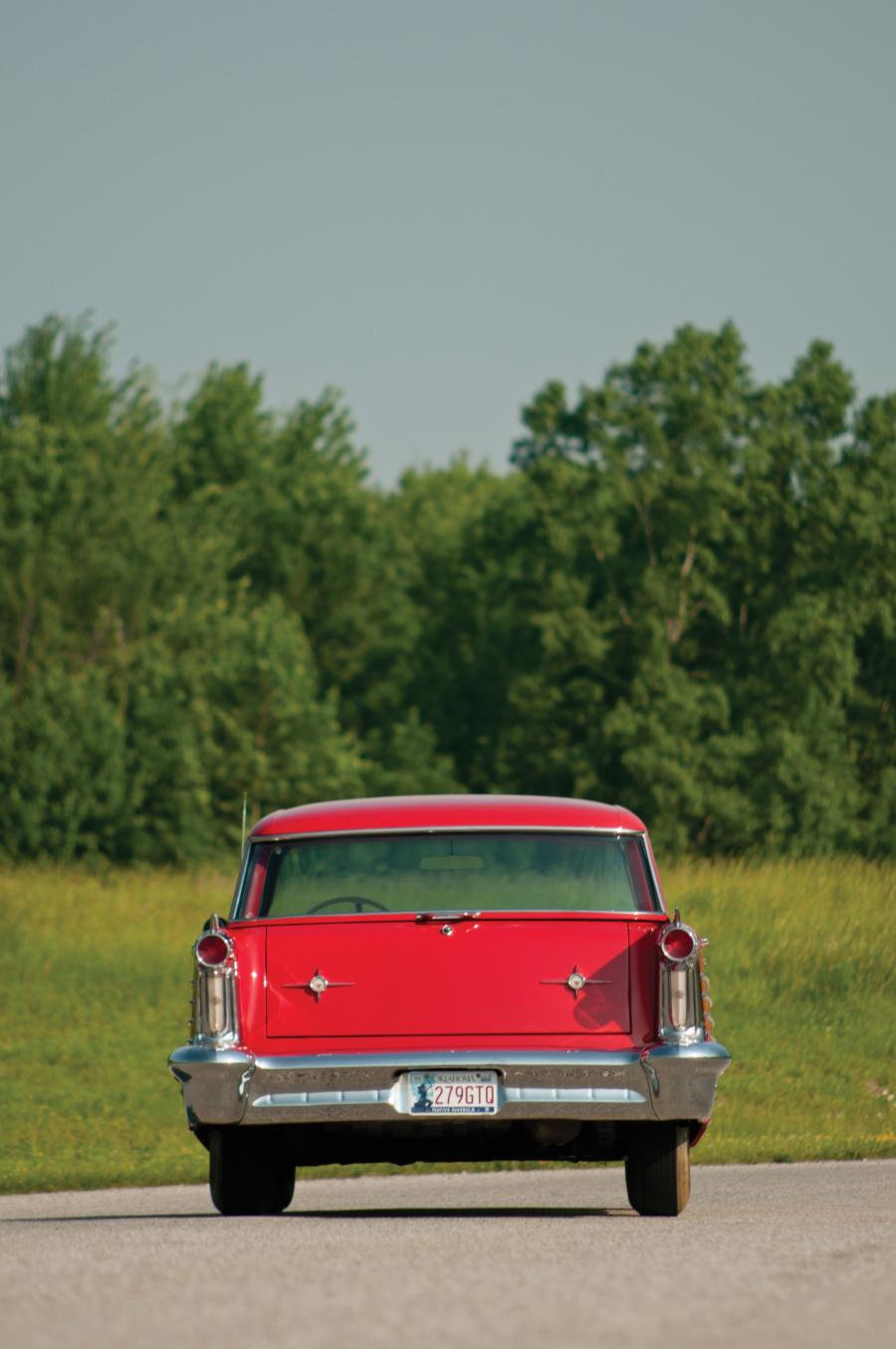  Oldsmobile Dynamic 88 Fiesta Holiday Station Wagon 1958 года  (фото 13 из 20)